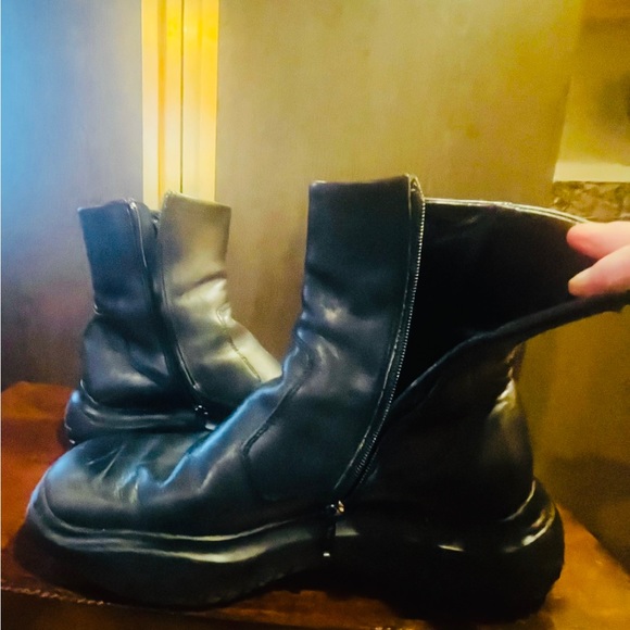 RARE AUTHENTIC VINTAGE PRADA MOTO BOOTS❤️ REAL AND FABULOUS!!!!!! - Picture 4 of 9